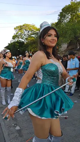 Palillonas del Instituto Milla Selva #Desfiles #Tegucigalpa #DesfilesPatrios #Palillonas #Honduras #TeAmoHonduras #15Septiembre 