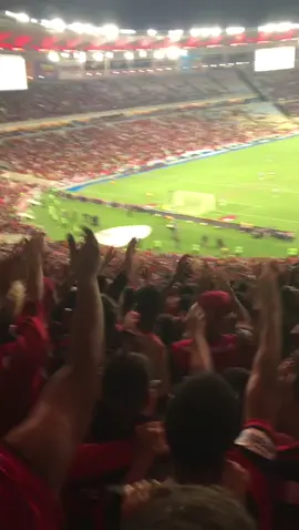 Em dezembro de 81… 🔴⚫️🔴⚫️ #tiktok #tiktokviral #fyy #fyp #foryou #foryoupage #viral #trendviral #trendviraltiktok #postviral #postviralvideo #fy #vaipro #vaiprofycaramba #vaiprofy #nacaorubronegra #flamengo #fla #flamenguista 