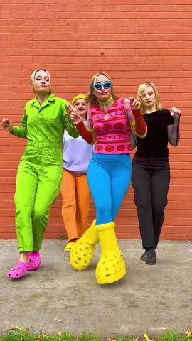 Which is your favorite outfit? #loop #dance