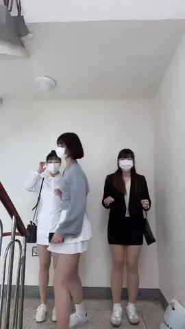 친구들이랑 #흰양말 #추천띄워죠 #춤 #치마 