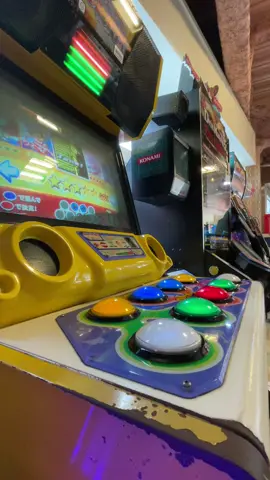 Playing Pop’n Music at Mikado Game Center in Takadanobaba last month #popnmusic #mikadogamecenter #mikadoarcade #tokyo #japan #takadanobaba #arcade #rhythmgame 