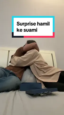 Setelah berkali2 tes negatif, akhirnya sampe juga momen pas ngasih tau suami kalo aku hamil. Shock nya ada banget… 😂 #pregnancyannouncement #husbandreaction #fyp 