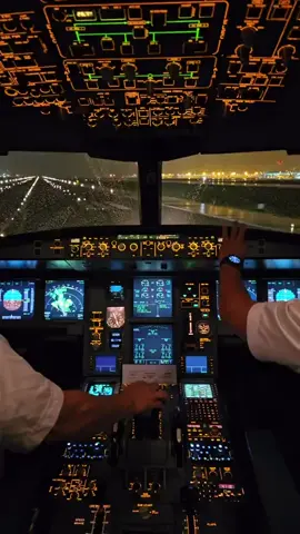 #طيران #المطار #اقلاع✈️ #مطارات_العالم✈️ #تصوير من داخل قمرة الطائرة اثناء الإقلاع😍😍#مطارات_اوروبا 😍😍😍😴😴