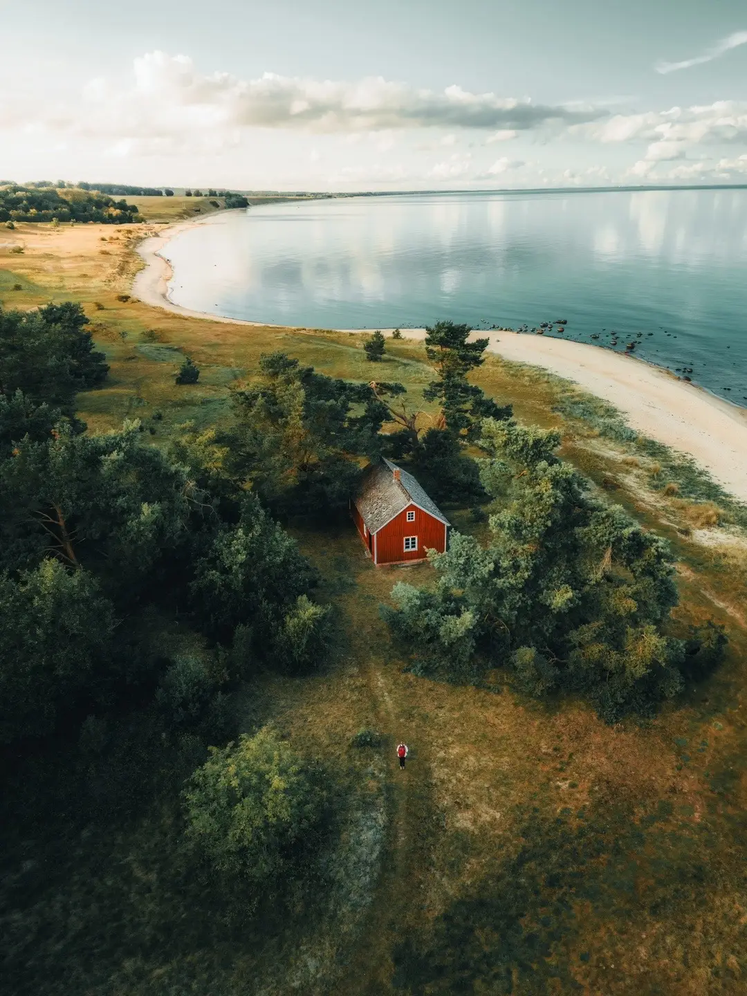 Anzeige • This is Skåne 🤩… a beautiful region in southern Sweden 🇸🇪 that offers everything for an unforgettable holiday ✨.  | There is beautiful nature with incredibly long white sandy beaches 🏝️. Super cute little villages that invite you to stay, as well as countless sights and everywhere you can see animals 🐴🐮🐿️. | ❗️Take a look at my highlight story, where you'll find my favourite places in the region 🫶. | 📍Skåne / Sweden @  - Picture 1: Haväng - Picture 2: Kivik - Picture 3: Lindgrens länga - Picture 4: Bosjökloster - Picture 5: Ales stenar - Picture 6: Kjugekull - Picture 7: Frostavallen - Picture 8: Arknat Pod - Picture 9: Castle Bäckaskog - Picture 10: Knäbäckshusens beach | #visitskane #visitsweden #visitystadösterlen #photography #skåne #photographer #landscapephotographer #travelphotography #schweden #sweden #dronephotography #naturephotography 