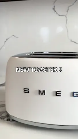 Never ever owned anything SMEG ! Loving this matte white toaster 😍 another wedding registry goody! @Smeg 