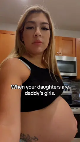 When your daughters are daddy’s girls. They will all run our of bed to greet him, the one that’s hard though is the 2 year old. She will NOT go back to bed until he goes to bed with her.  . #storytime #daddysgirls #momlife #39weekspregnant #daddylittleprincess #bigfamily #familyof7 #puertoricanmoms 