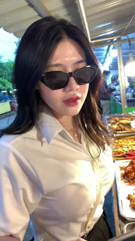 รับบทคุณหนูแต่ถือของเอง55555 #แนนวริศรา 