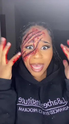 Starting Halloween makeup early 💀🥰🩸#tigerscratch #catscratch #leopard #animalclaws #sfx #fyp #clawmarks #facescars #makeupartist #greenscreen 