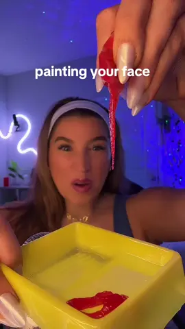 spit painting you with candy 🎨 #asmr #asmrcandy #asmrtiktoks #spitpainting 