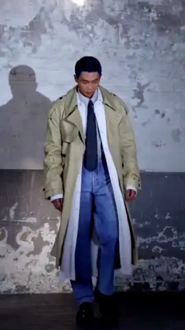 This man is a model Give him the right style and he will deliver the best catwalk ever saw #namjoon #rm #fyp #foryoupage #fypシ゚viral #explore #kimnamjoon #kpop #bestleadernamjoon #namjoonbiased #botegavenetta #dazed #catwalk #daddynamjoon 