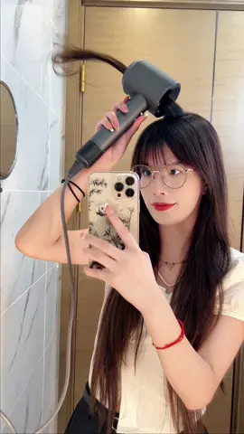 Try to dry your hair in this way!! Creative and Faster! I love it🥰🥰#hairdryer #silkyhairhair #softhair #daily 