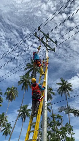 Test Voltage Detector.   #pln #pln_indonesia #yantek #yantekpln #malukuutara 
