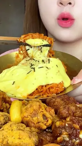 😋😋😋😋 #mukbang #mukbangeatingshow #asmr #asmrmukbang #eating #eatingshow #food #Foodie #foodtiktok #foodiedaily #delicious #fyp #foryoupage #trending #viral 