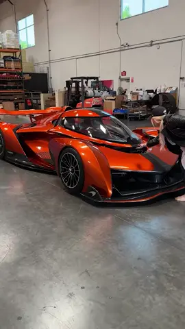 Do you think we're going to see more of these sliding cockpit roofs or is it too finicky? 👀🤔 @McLarenauto #mclaren #solusgt 