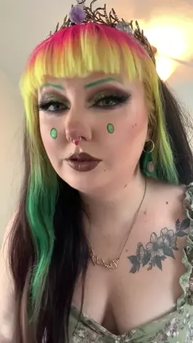 @Moo York City thank you for the earrings!! #earrings #SmallBusiness #smallbusinesscheck #mua #makeup #transition #makeuptransition #makeuptransformation #avocado #avocados #earrings #funearrings 