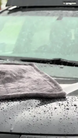 The Ripclean Hercules towel in the rain? Yes. Did i get soaked filming this? Yes. #ripclean #herculestowel #detailing #dryingtowel #cardetailingproducts #detailers 