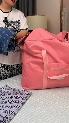 Tas travel murah, cocok buat yang sering mudik. Daripada pakai kardus mie, mending ganti dengan tas ini saja awet dan memiliki kapasitas yang besar. Jadi ga perlu kiri kanan harus bawa barang, cukup pakai tas ini semua barang mu aman disini #tastravel #travelbagmurah #tastravellipat #tastravelling 