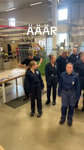 Dansonsdag, borde vi lägga in det på schemat framöver kanske? 🥳#foryou #curtnicolingymnasiet #gymnasieval #industritekniskaprogrammet 