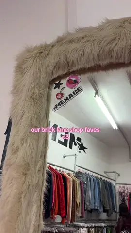 Shop our faves @ brick lane market, E1 6QL 🥰  #y2kvintage #2000sfashion #thriftinghaul #thrifting #y2kaesthetic #haul #y2kfashion #thrifted #y2k #fyp #vintagecoach #coachhandbag #thrifthaul 