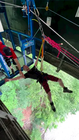 Tag someone you would try this with😂 #highlandflingbungee #highlandswing #adrenaline #Scotland 
