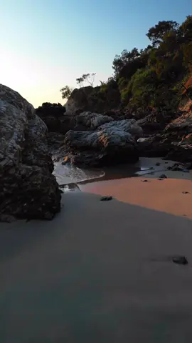 Hands up who love this part of the day ☀️🌊🙋🏼‍♂️ #sunrise #ocean #fyp #foryoupage #happyplace #adventure #Outdoors #beach #suntok #thorno 