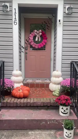 Love how my entryway turned out for Fall 🤍 I got the wreath frame & bow from Hobby Lobby and the pumpkins and bats from Amazon 🎃 #falldecor #falldecorideas #falldecorating #falldiy #falldiydecor #falldiys #diydecor #falldecordiy #decorations #falldecorations #fallwreath  #fallfrontporch #fallfrontporchdecor 