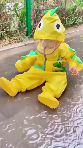 The joy for children in the rainy season is a cute raincoat#babyraincoat #kidraincoat #childrenraincoat #momrecommends #kidthings #goodthing #foryou 