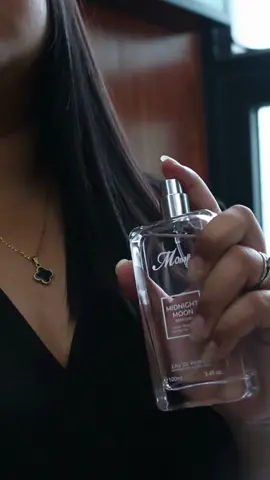 Experience the allure of the captivating scent of Monaliza Series's Midnight Moon perfume! #MonalizaSeriesPH #midnightmoonperfume #perfume #fragrance