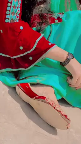 A ja me tenu piyar kra🤭 #faryou #faryoupage #sportme #videoviral #laibaqueen009 #tiktokr #newtrend #1millionaudition #fyp 