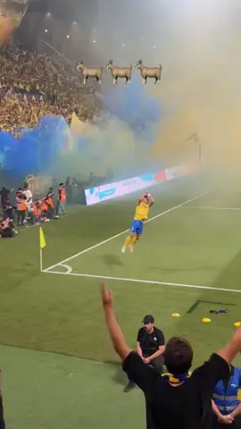 This angle of Cristiano #Ronaldo celebrating through the smoke is tough 🔥 #cristianoronaldo #cr7 #alnassr  (via nb_cr7/X)