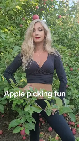 had a blast apple picking with my girls!! #apples #beautifulday #somuchfun #danz #foryoupage 