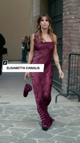 #ElisabettaCanalis is seen arriving at the Alberta Ferretti Spring Summer 2024 Fashion Show. #AlbertaFerretti  #MFW  #SS24 