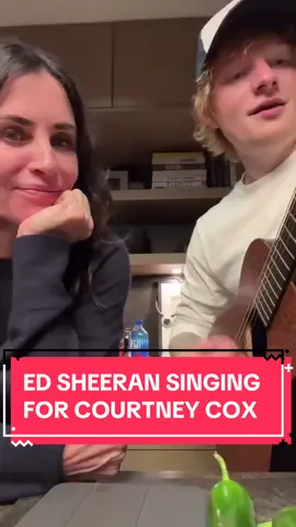 #EdSheeran singing an impromptu version of #AmericanTown for #CourtneyCox 🎶 [via edsheeran/TT]