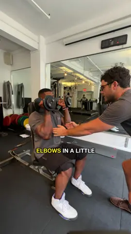 Coaching the Neutral Grip Dumbbell Press! 💪  Our students master the technique for the neutral grip dumbbell press. This move is a game-changer for sculpting your chest and building upper body strength. 🏋️‍♀️💥