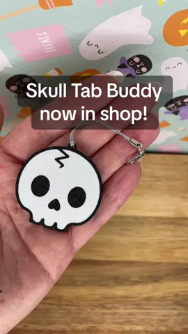 Skull Tab Buddy is now in our shop and ready to help you open up your drink! #canhack #cuteaccesories #skull #keychain #accessability #tabbuddies #skullkeychain 