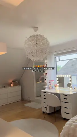 decorate my room with me for fall 🍂☁️ selbstgekauft #falldecor #trending #viral #satisfying #fyp #fallhomedecor #decoratewithme #minivlog #satisfying #cozyhome #fall #falldecor #roommakeover #roomtransformation #fallroom #fallroomdecor #fallaesthetic #fall #fallaesthetic #fallhomedecor #fallhomedecor2023 #fallcleangirl 