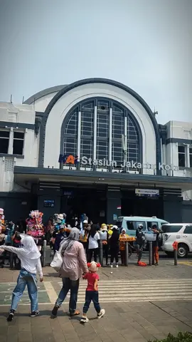 Vibes Commuter Line Depok - Jakarta Kota  #keretaapiindonesia #commuterlinejabodetabek #commuterline #kai #keretaapi #fypシ 