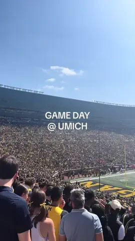 ✨🤸‍♀️〽️ game day in ann arbor !! #universityofmichigan #michigan #umich #annarbor #gameday #football #footballseason #college #senioryear #fyp #foryou