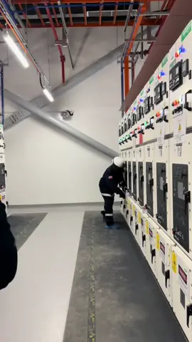 Rack In Circuit Breaker.. #chargemanmalaysia #switchboard #schneiderelectric #11kv #mediumvoltage #fyp #vacuumcircuitbreaker 