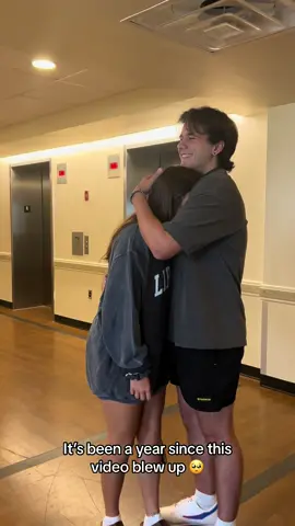I can’t beleive that this was one year ago :) im so thankful for him :)  #boyfriendsurprisesme #boyfriendsurprisedgirlfriend #fyp #boyfriend #cutecouple #longdistance #surprise #cutevideo 