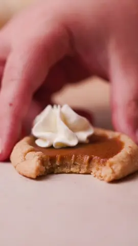 They’re like mini pumpkin pies but cookies! They have every single texture and flavor component that a classic pumpkin pie has. I will be making these for thanksgiving!  Recipe in my profile link #recipetok #pumpkinpiecookies #pumpkinpie #cookiesoftiktok #pumpkinspicecookies #pumpkinspice 