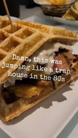This was a waffle breakfast burger! It was so delicious as you can see by the looks of it. #sugerfactory #foryoupage #youtube #everyone #mentionedyou #slowjamz 