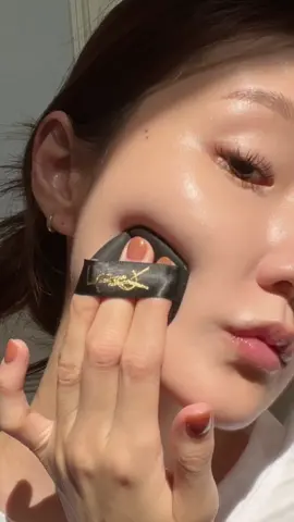 My skin looked so good even after 8hours 🐈‍⬛🖤 my new fav!  #tiktoksg #recommendations #yslbeauty #ysl #cushion #cushionfoundation #korean #kbeauty #foundation #review #sgbeauty #fyp #foryou @YSL Beauty 