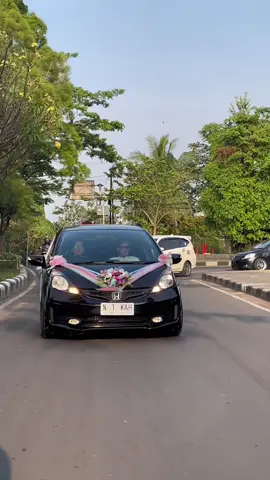 Happy wedding buat mas @Ilvinnn & istri. Semoga samawa🙏🏻  kalian kapan n1kah?😋  #honda #jazz #ge8#nikah#carenthusiast 