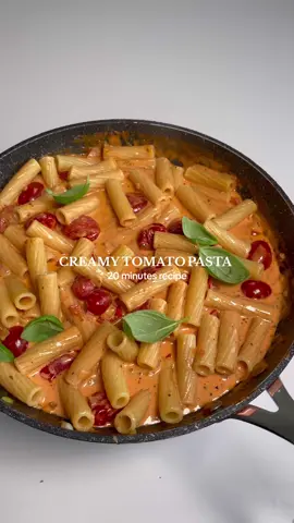 Sooo yummy!! here is a recipe for delicious and creamy pasta 🍅 - 1 onion - cherry tomatoes - 1/2 paprika - oregano & salt - 2 teaspoons of tomato paste - 2 dl heavy cream - parmesan cheese - 1 dl cooking water  - pasta - basilika on top #tomatopasta #pasta #cooking #homemade #EasyRecipes #Recipe #FoodTok #lunch #lunchideas #pastaideas #foryou #viral #fyp #creamypasta #italianfood #food 