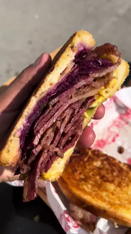£20 HALAL WAGYU PASTRAMI SANDWICH! @Kings Castle X @Malik Butchers #foryou #viral #trending #halalmunchies #best #foodreview #explore #reels #Foodie #halal #foodinblackburn #blackburn #wagyu #sandwich #pastrami #katzdeli #thatisamunch 
