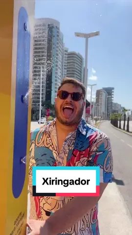 Xirigandor na Beira Mar de Fortaleza. Esse totem ajuda a refrescar quem esta passando pela orla nos horários mais quentes. O totem fica na Av. Beira Mar de frente ao antigo Ponta Mar Hotel.   #calor #ondadecalor 