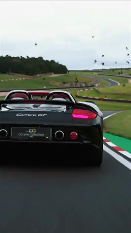 Absolutely Screaming!🦅 • • • 2005 Porsche Carrera GT sounding good as ever🤤 (IG 📸 @supercardriver) #luxury #speed #porsche #carrerra #gt #pull #review #best #coolest #fastest #exhaust #revving #sound #modified #supercar 