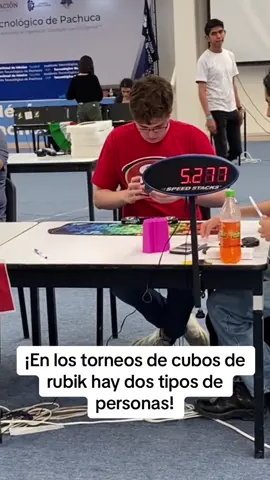 Hay DOS tipos de personas xD #fypシ #cuboderubik #rubikscube #eddylara 