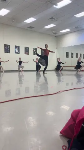 Just some fouettés🤪🩰 s/o @emmaparnellll for filming🤩🫶  #ballet #ballettok #ballerina #dance #pointeshoes #balletdancer #fyp #fouettes #spin #turn 